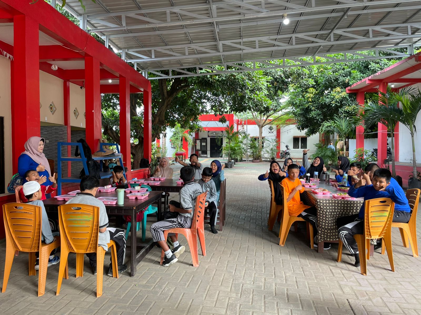 Pelaksanaan MBG BOSDA Tahun 2025 di SLB Tadulako Mandiri Sebagai Wujud Komitmen Pemerintah Daerah Dalam Mendukung Pemenuhan Gizi Peserta Didik